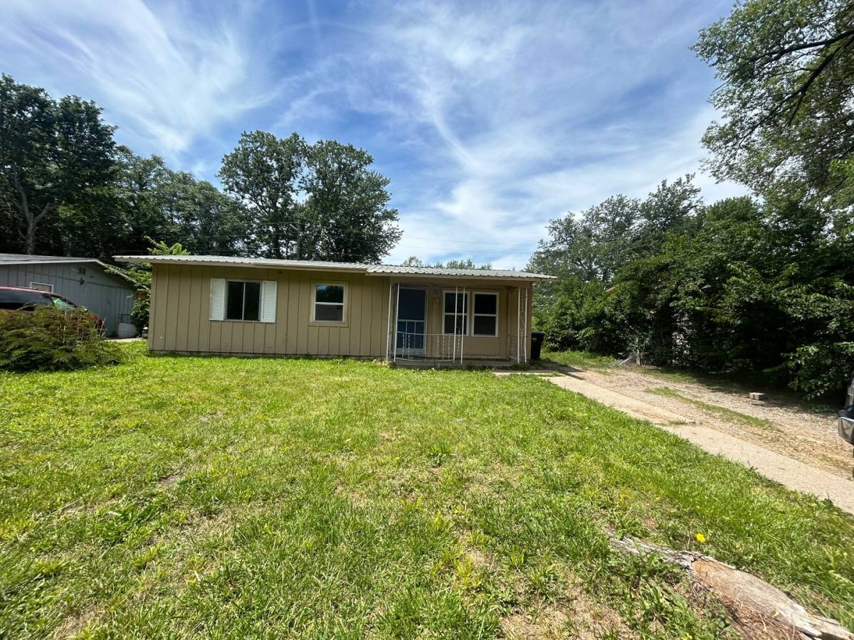 House for rent at 317 SE Arter, Topeka, KS 66605