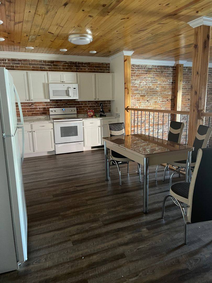 Apartment for rent at 33 W Oak St, McRae Helena, GA 31055