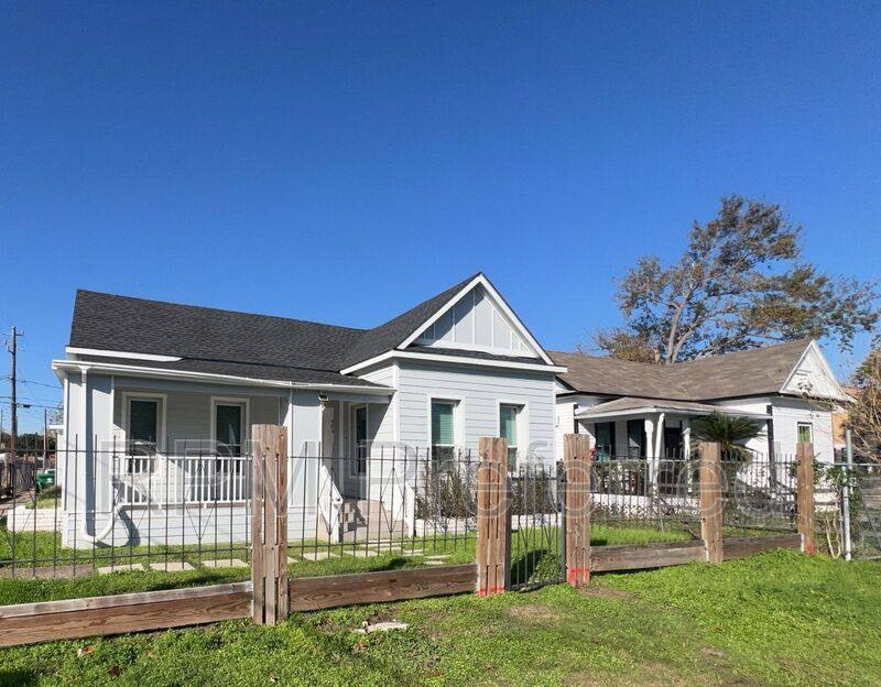 House for rent at 401 Walton St, Houston, TX 77009