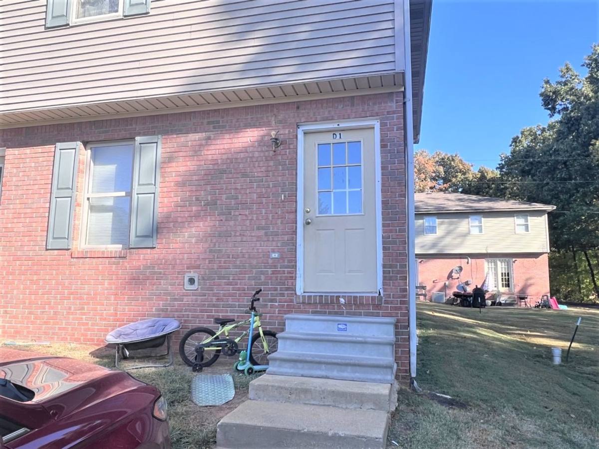 Apartment for rent at 154 W Peach St, Martin, TN 38237