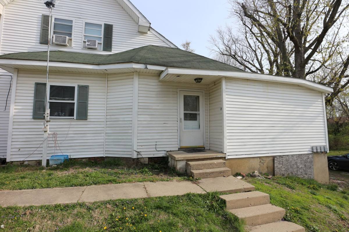 Apartment for rent at 751 N Clay St, Frankfort, IN 46041
