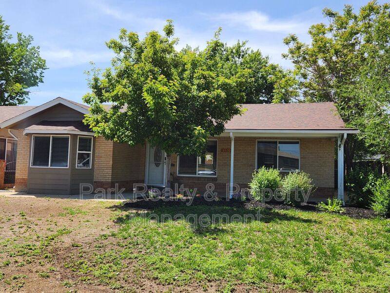 House for rent at 5520 E Thrill Plc, Denver, CO 80207