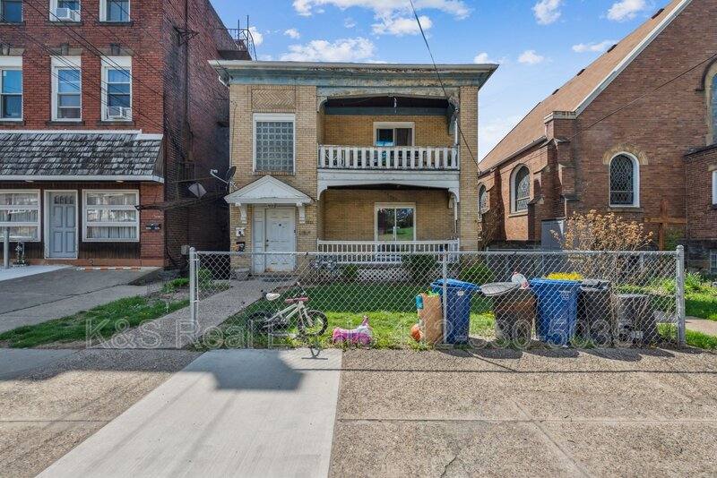 Apartment for rent at 1520 Beechview Ave #1, Pittsburgh, PA 15216