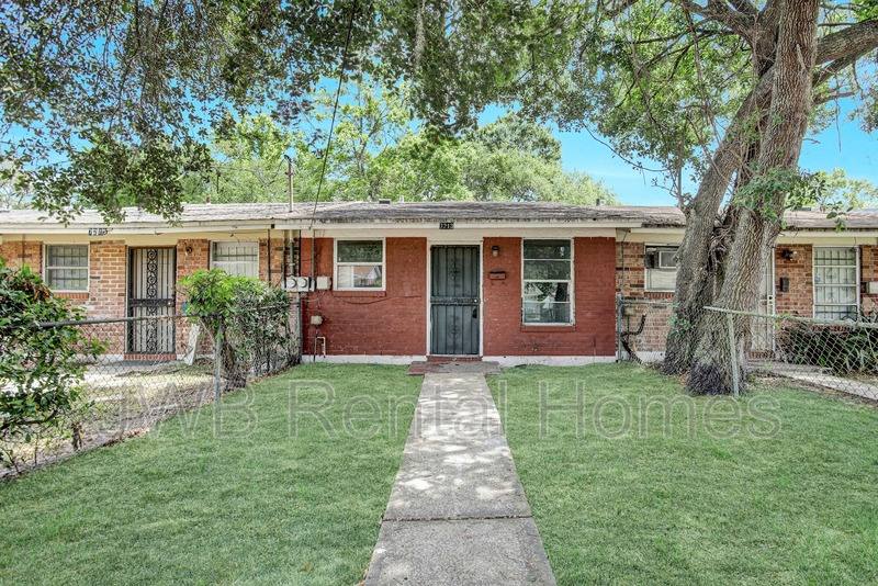 Townhouse for rent at 7213 Ken Knight Dr W, Jacksonville, FL 32209