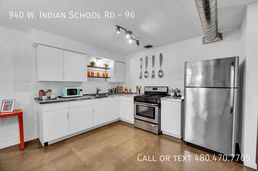 Apartment for rent at 940 W Indian School Rd, Phoenix, AZ 85013