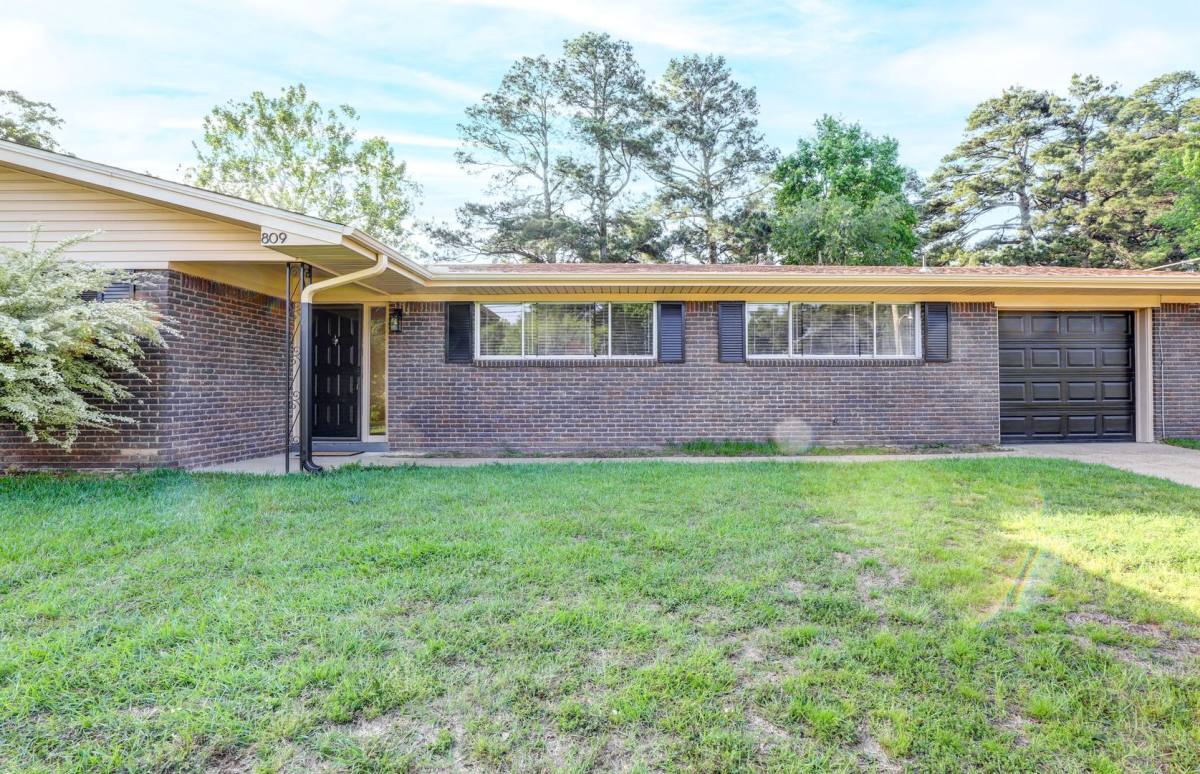 House for rent at 809 Redwater Rd, Texarkana, TX 75501