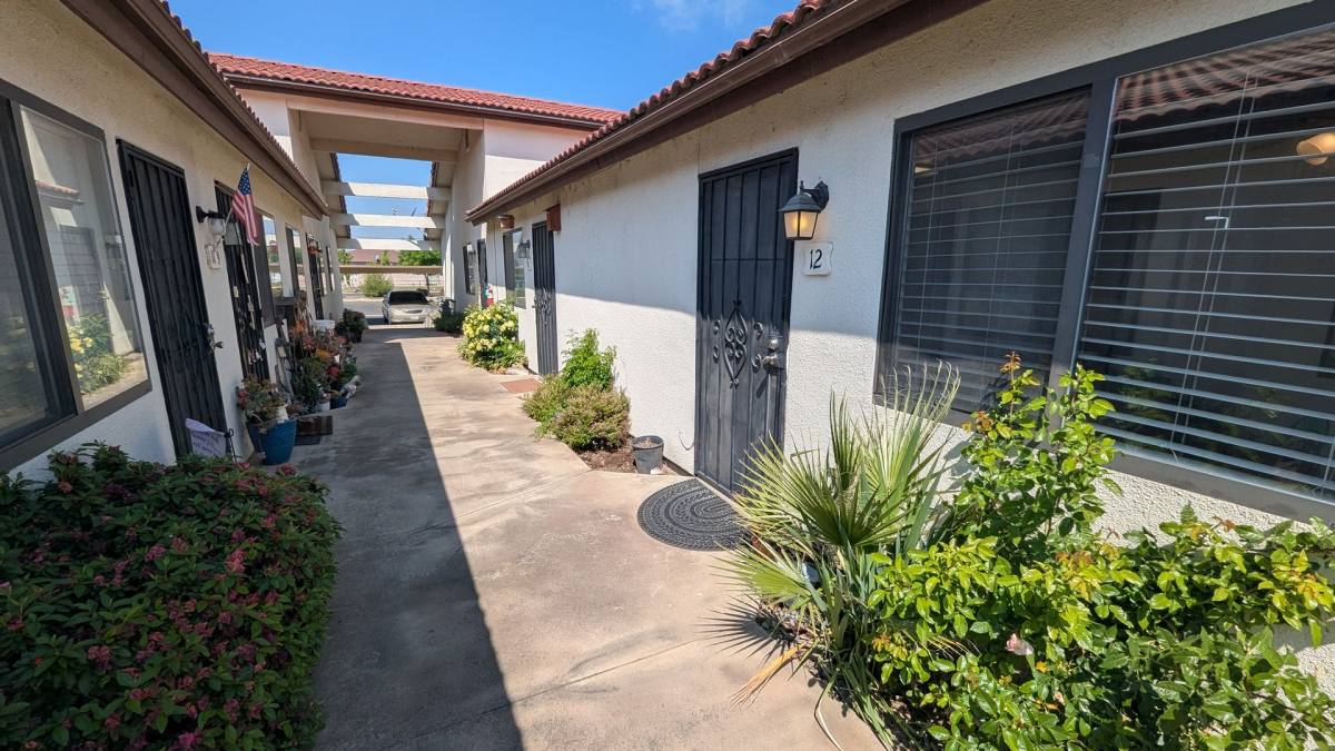 Apartment for rent at 700 Orange Ave, Lindsay, CA 93247