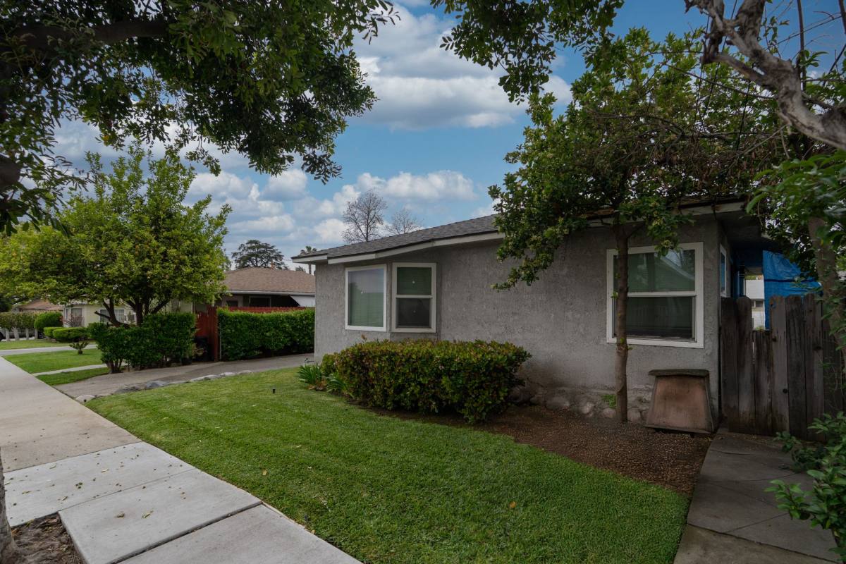 Apartment for rent at 205-207 S Mayflower Ave, Monrovia, CA 91016