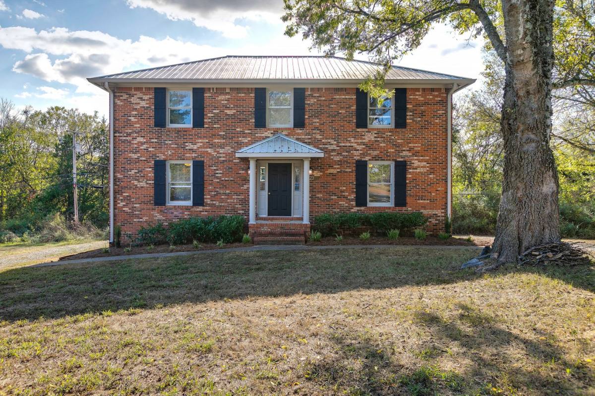 Townhouse for rent at 1023 Chicasaw Trail, Columbia, TN 38401