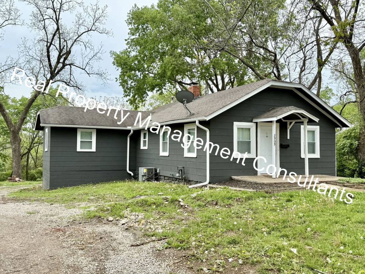 House for rent at 2909 E 77th Terrace, Kansas City, MO 64132