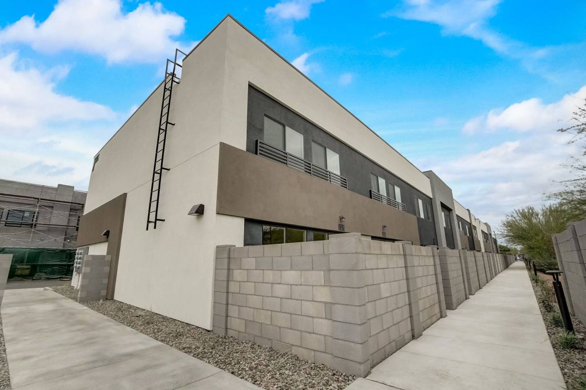 Townhouse for rent at 16601 N Parkview Place, Surprise, AZ 85374