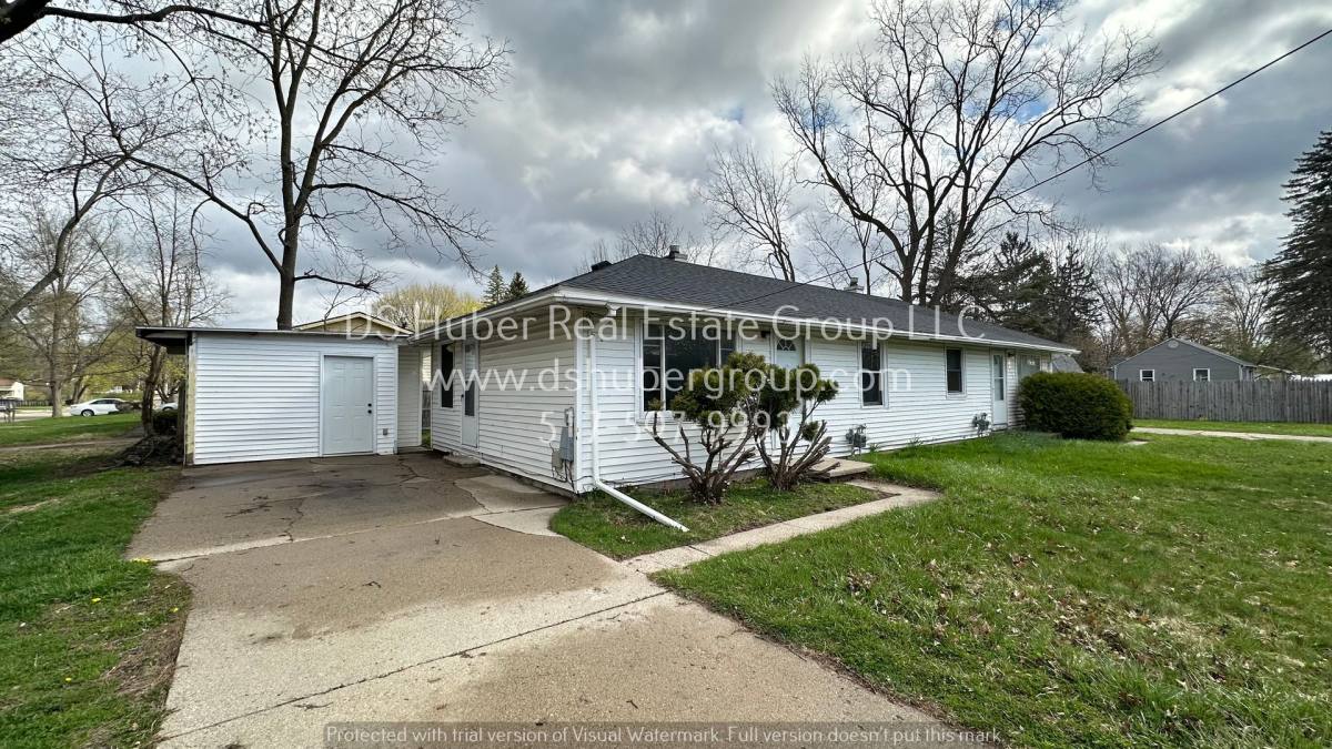 Apartment for rent at 1216 Victoria Dr, Lansing, MI 48911