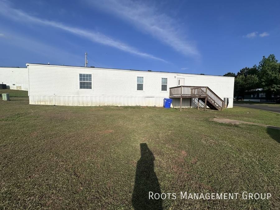 Apartment for rent at 1299 Hunters Mountain Parkway, Troy, AL 36079