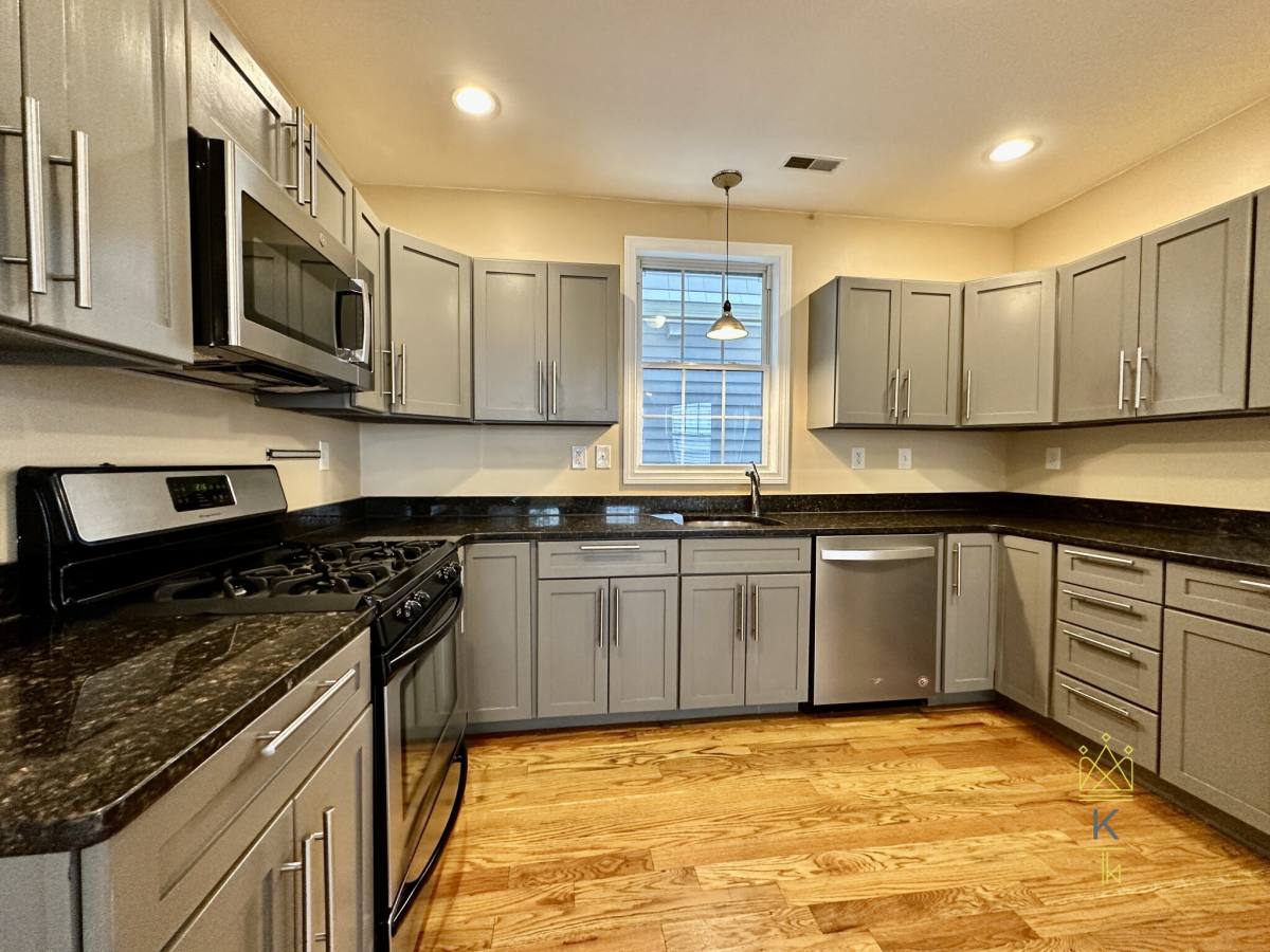 Apartment for rent at 16 Melbourne St #1, Dorchester Center, MA 02124