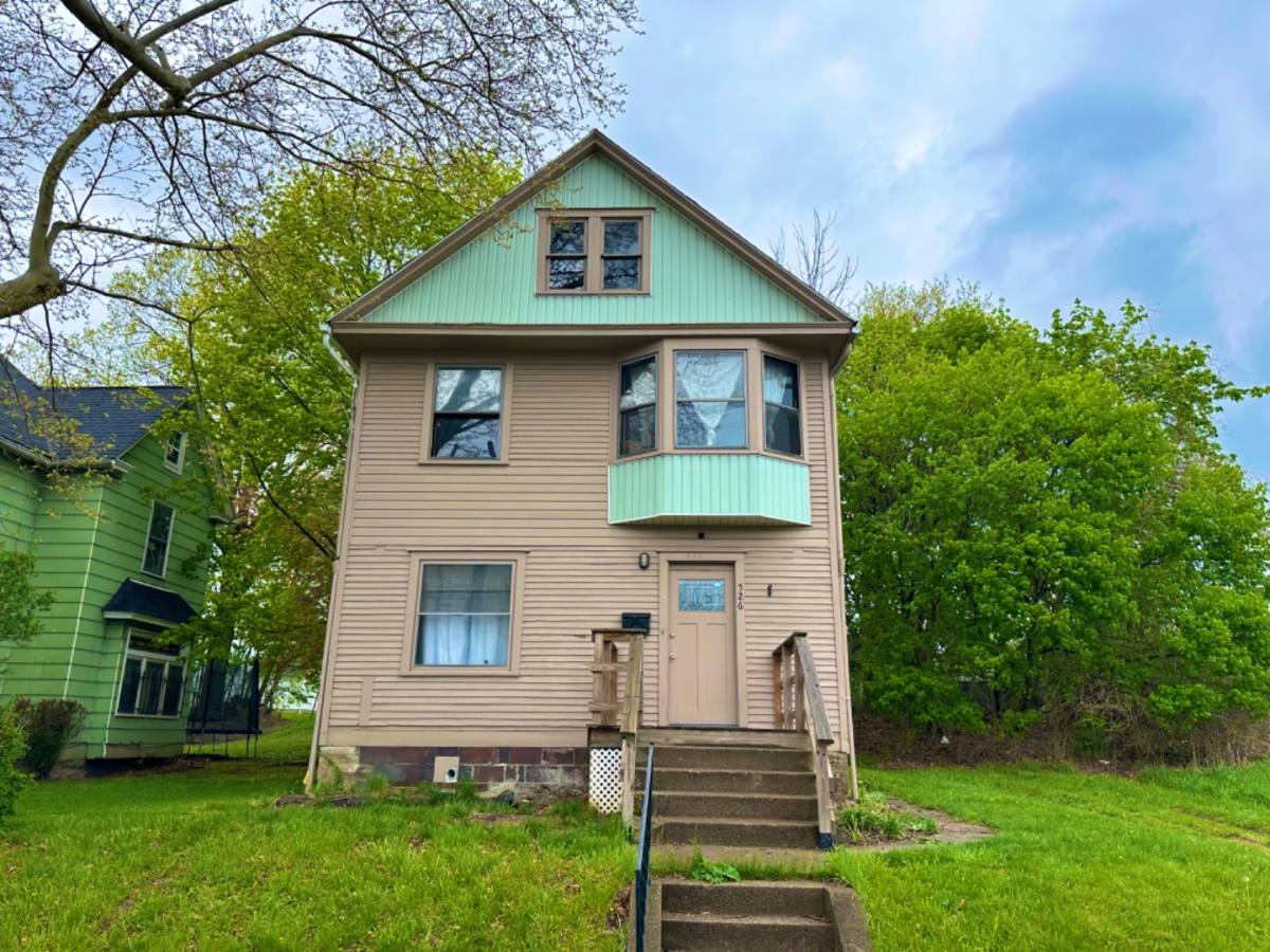 House for rent at 526 Lexington Ave #1, Youngstown, OH 44510