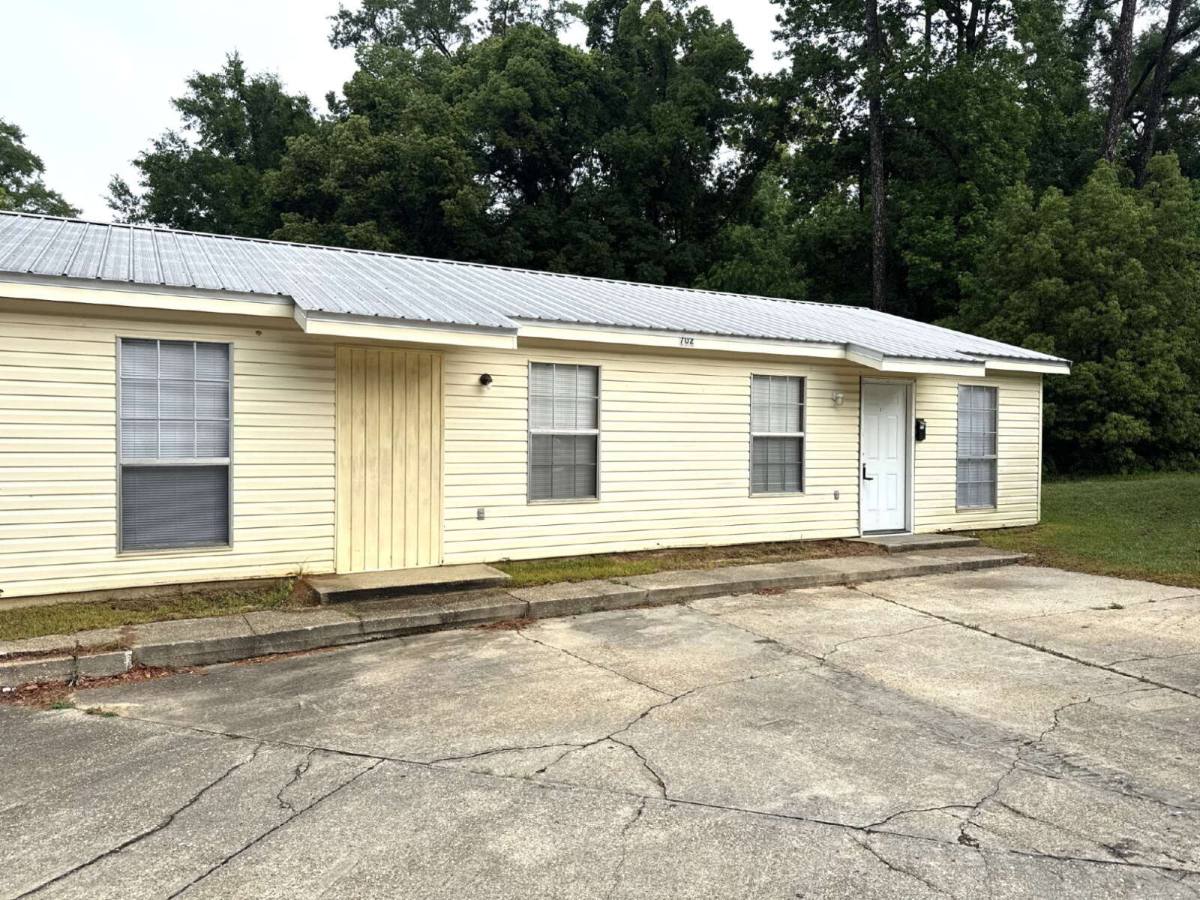 Apartment for rent at 702 S Edgewood Dr #C1, Dothan, AL 36301
