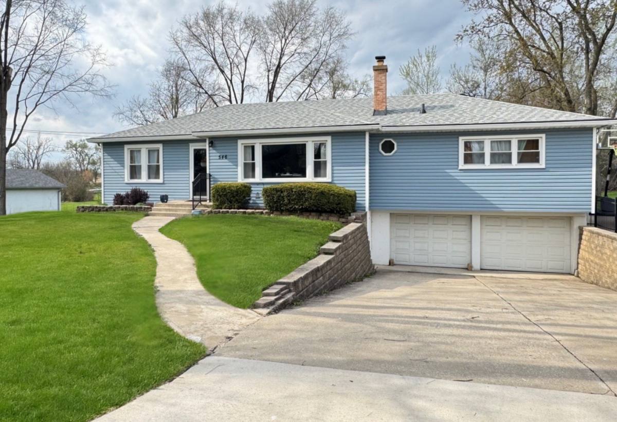 House for rent at 546 W Harding Rd, Lombard, IL 60148