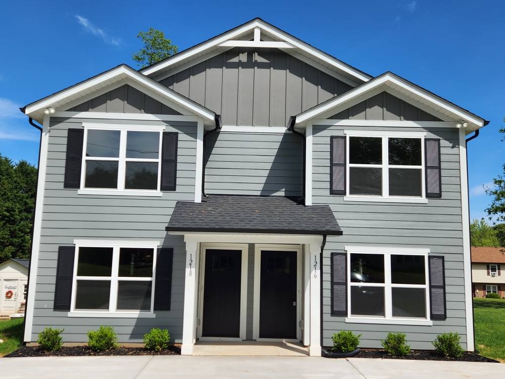 Townhouse for rent at 1216 12th St NE, Hickory, NC 28601