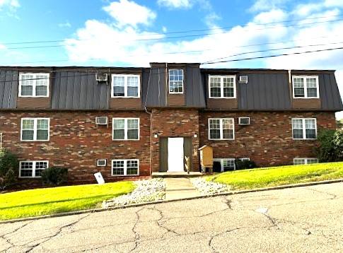 Apartment for rent at 230 Hallock Ave #11, Mingo Junction, OH 43938