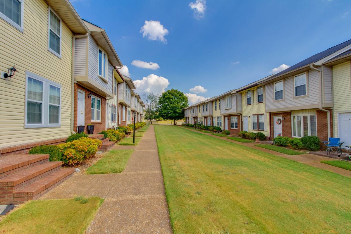 Apartment for rent at Woodland Manor Condominiums, 1700 Wedgewood Dr, Columbia, TN 38401