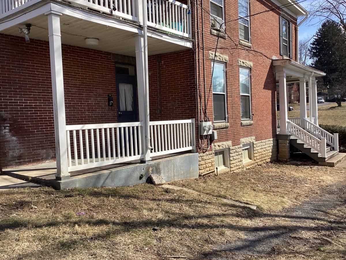 Apartment for rent at 608 S Potomac St, Waynesboro, PA 17268