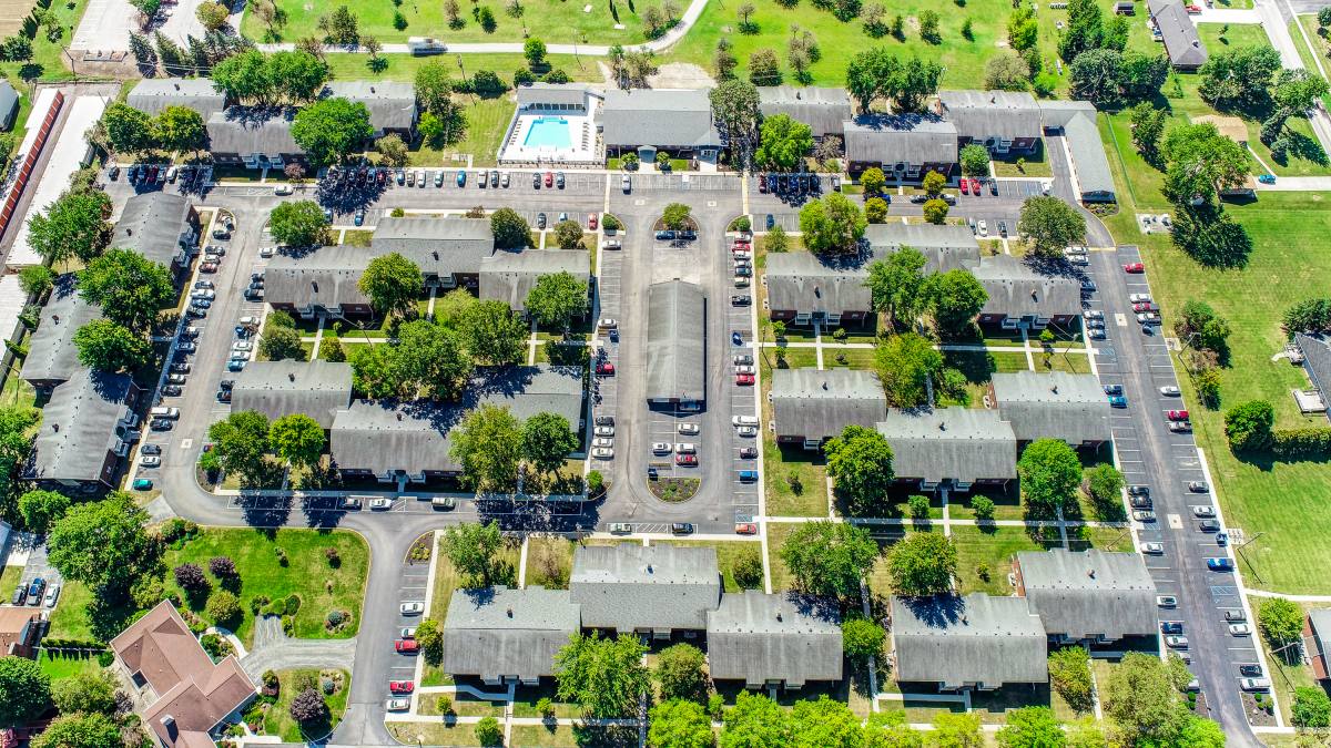 Apartment for rent at 1700 Juniper Dr, Bowling Green, OH 43402