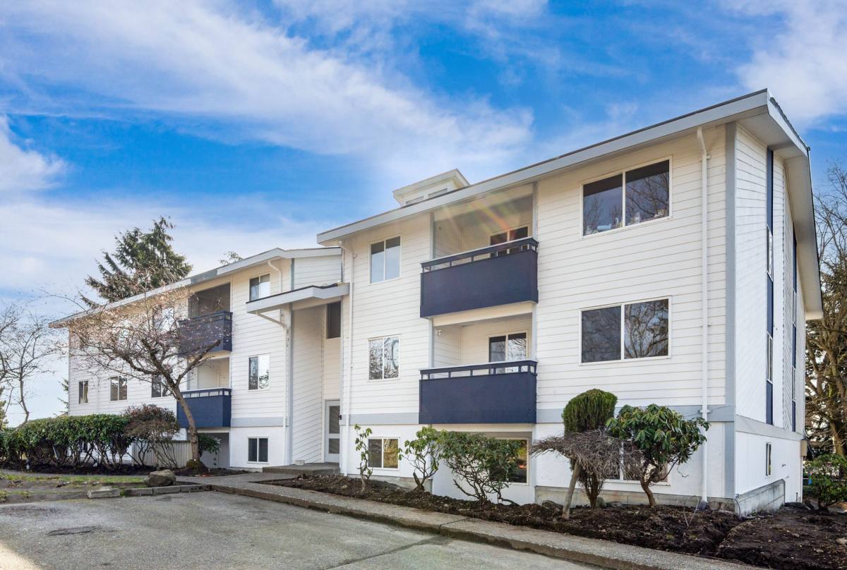 Apartment for rent at 11210 Meridian Ave N, Seattle, WA 98133