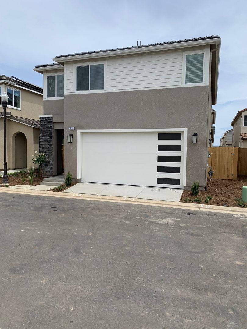House for rent at 2053 N Playa Lane, Clovis, CA 93619