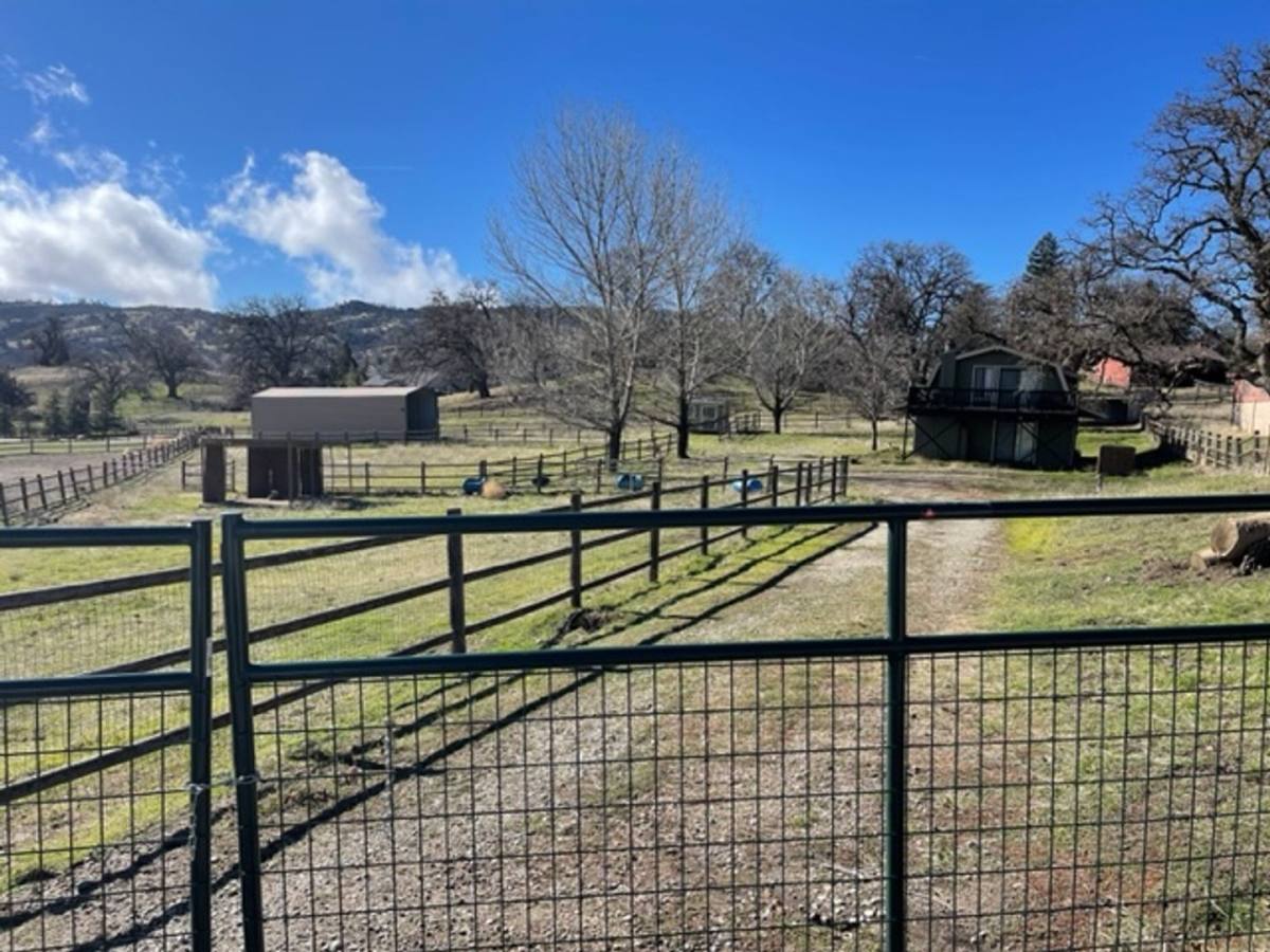 House for rent at 24441 Oaktree Court, Tehachapi, CA 93561