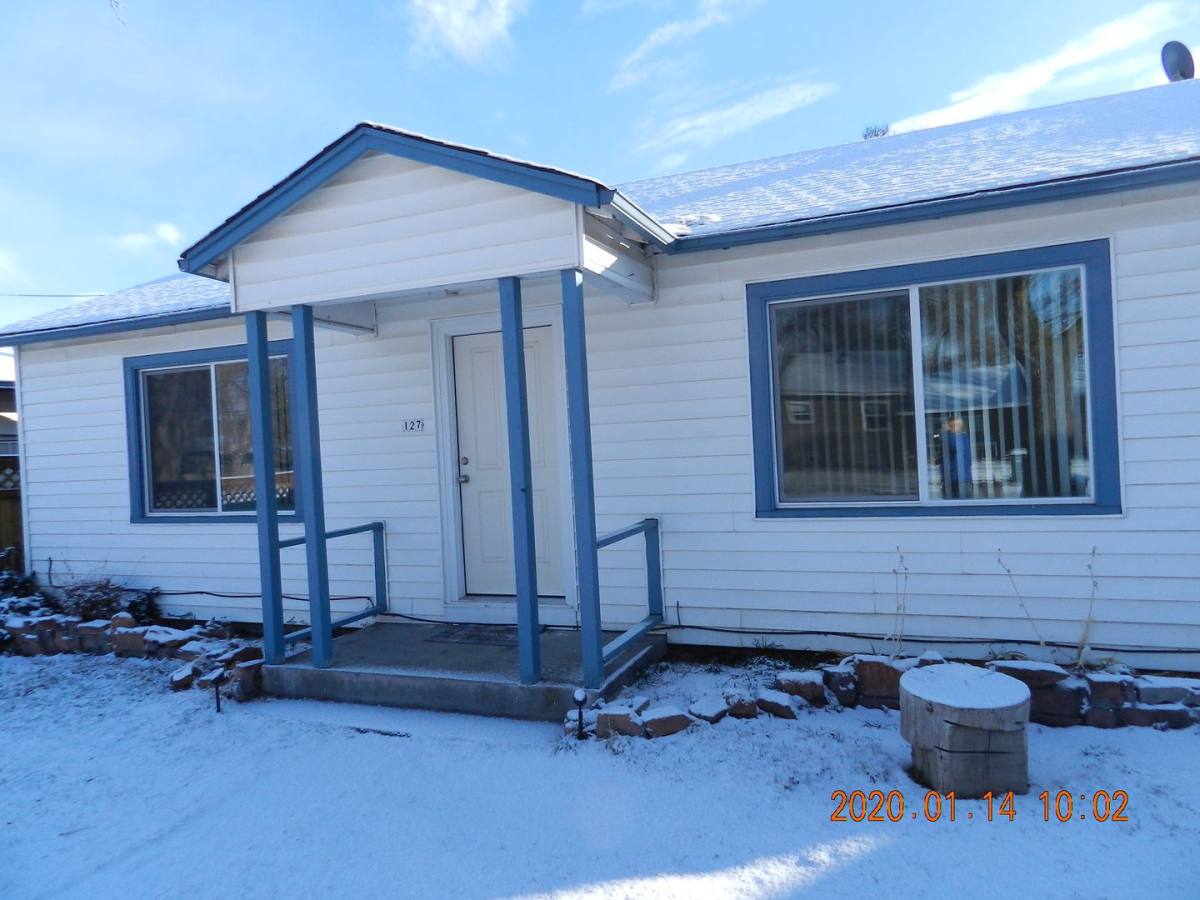 House for rent at 127 SE 11th St, Madras, OR 97741