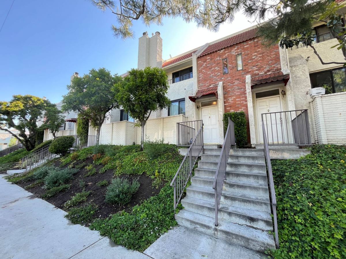 House for rent at 6540 Hayvenhurst Ave, Van Nuys, CA 91406