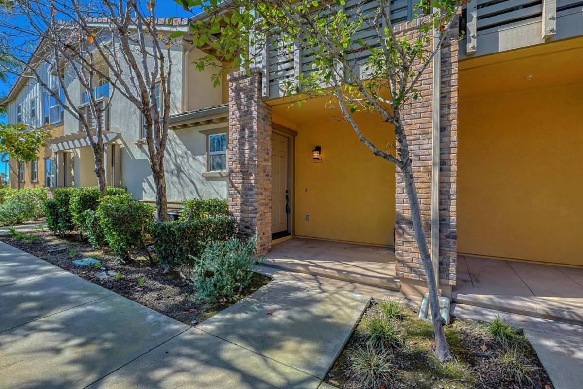 House for rent at 1544 Windshore Way, Oxnard, CA 93035