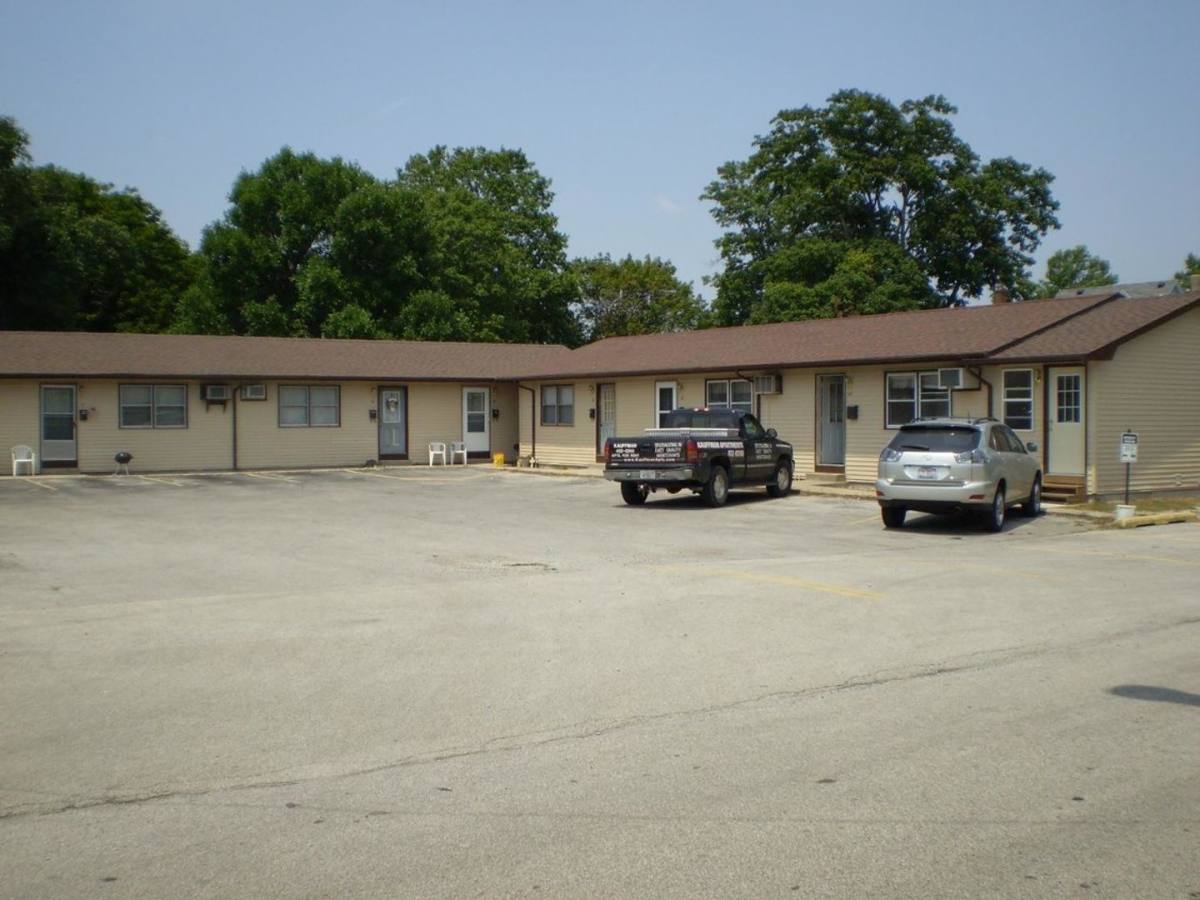 Apartment for rent at 618 S McClun St, Bloomington, IL 61701