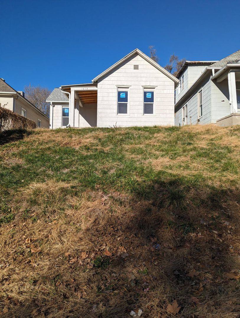 House for rent at 1618 Savannah Ave, Saint Joseph, MO 64505