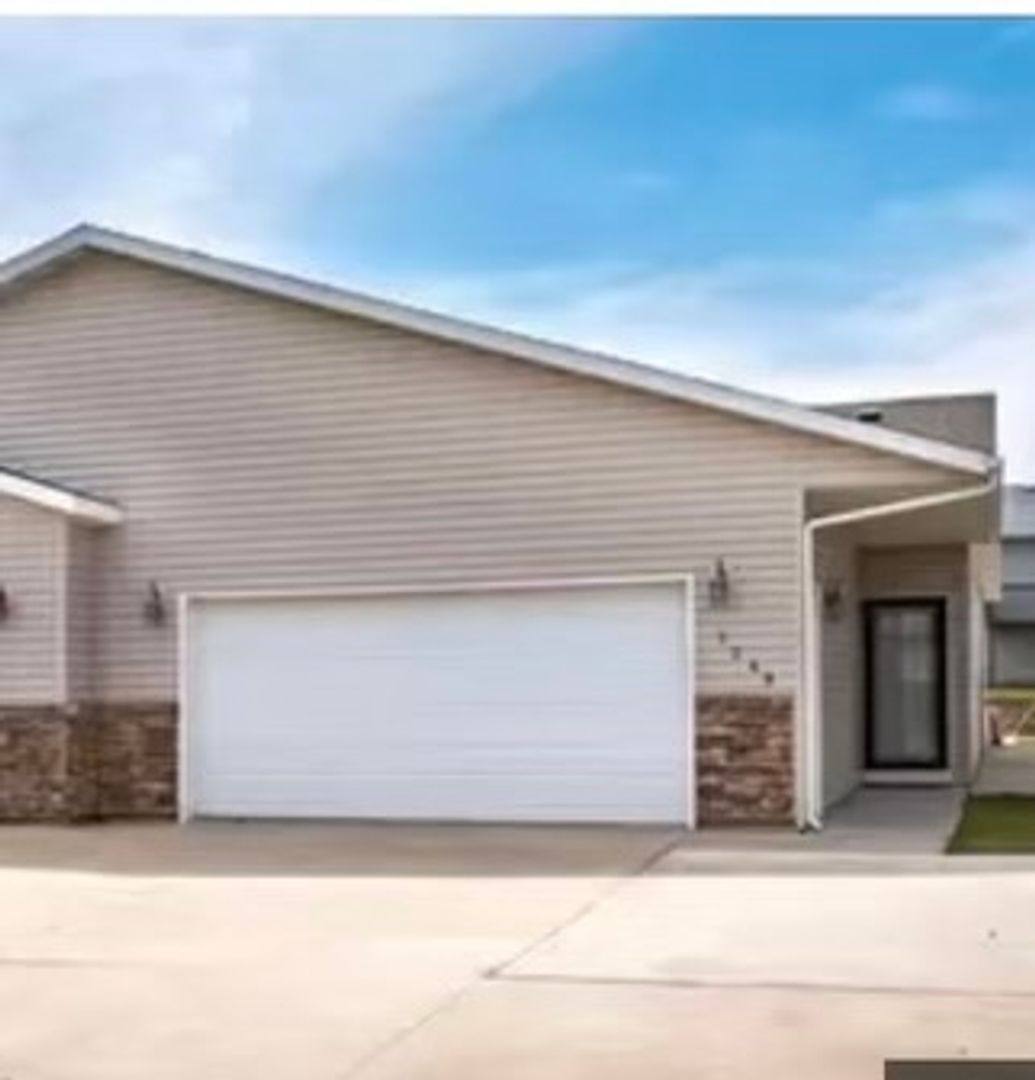 Townhouse for rent at 1349 15th St W, Dickinson, ND 58601