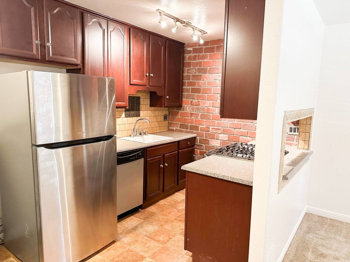Apartment for rent at 3333 W St, Sacramento, CA 95817