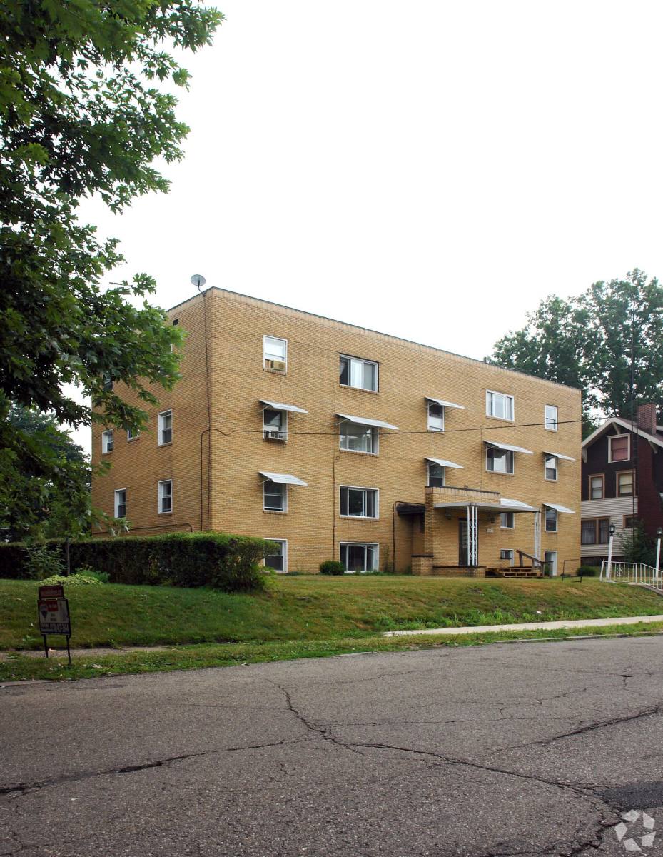 Apartment for rent at 1027 17th St NW, Canton, OH 44703