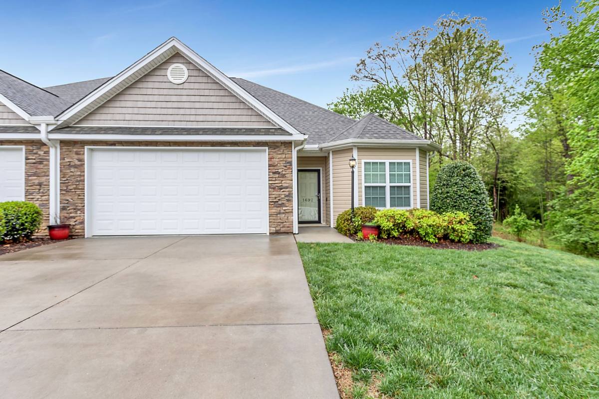 Townhouse for rent at 1692 Preston Woods Dr, Winston Salem, NC 27127