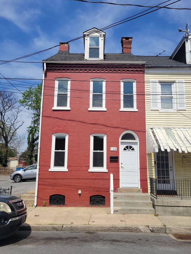 House for rent at 124 Locust St, Lancaster, PA 17602