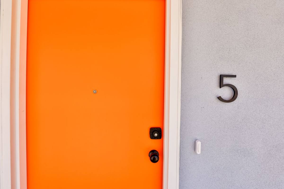 Apartment for rent at 1118 W 37th Dr, Los Angeles, CA 90007