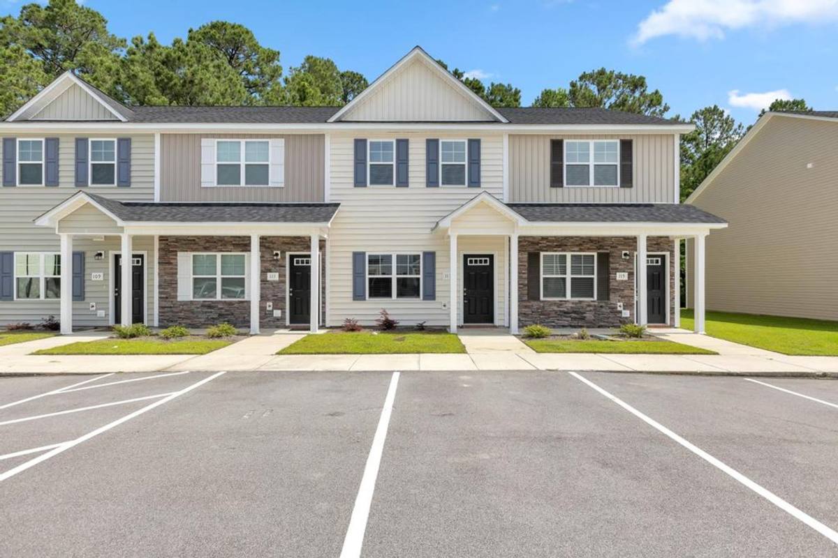 Townhouse for rent at 113 Jaydn Dr E, Jacksonville, NC 28546