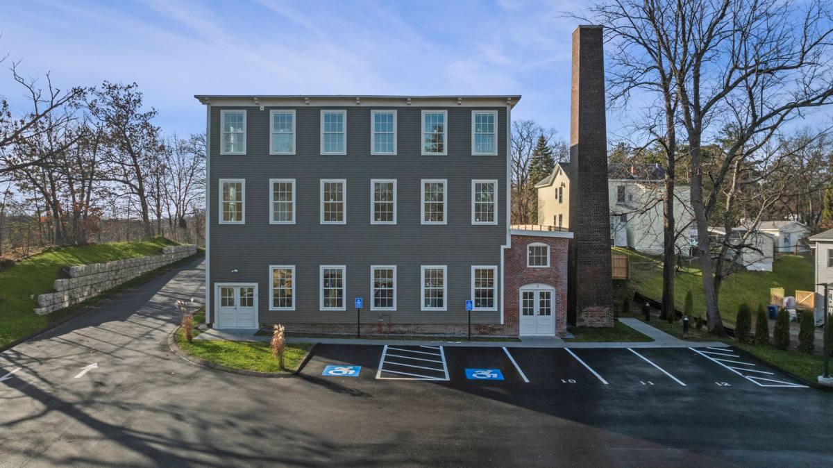 Apartment for rent at 34 Tremaine St, Leominster, MA 01453
