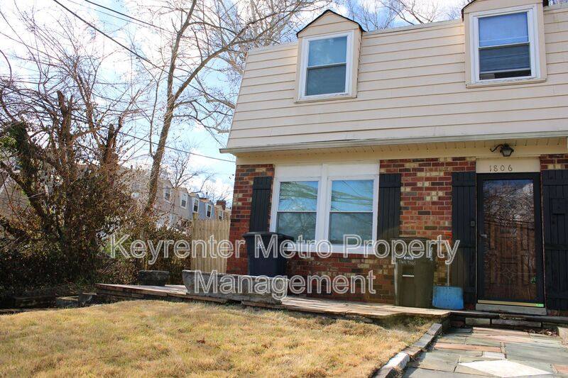 Townhouse for rent at 1806 Palmer Park Rd, Hyattsville, MD 20785