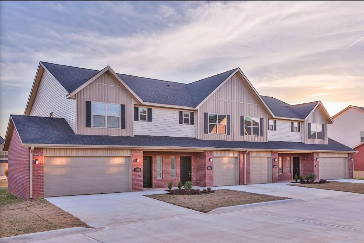 Townhouse for rent at 2752 W Kilimanjaro Way, Rogers, AR 72758