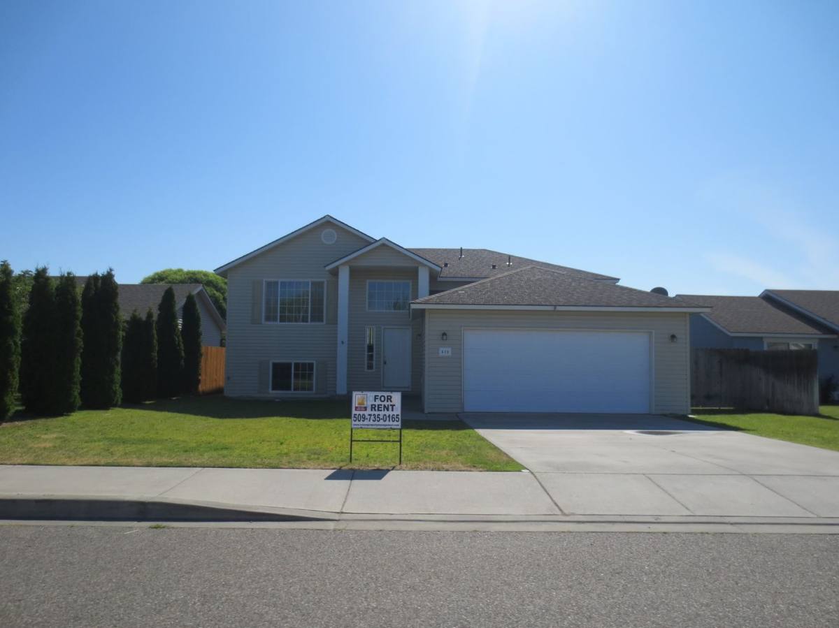 House for rent at 419 N Arbutus Ave, Pasco, WA 99301