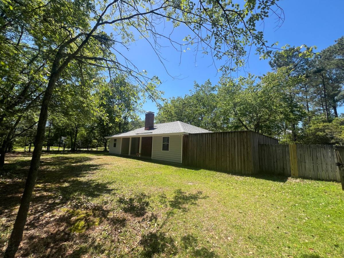 House for rent at 207 Whispering Pines Court, Hampstead, NC 28443
