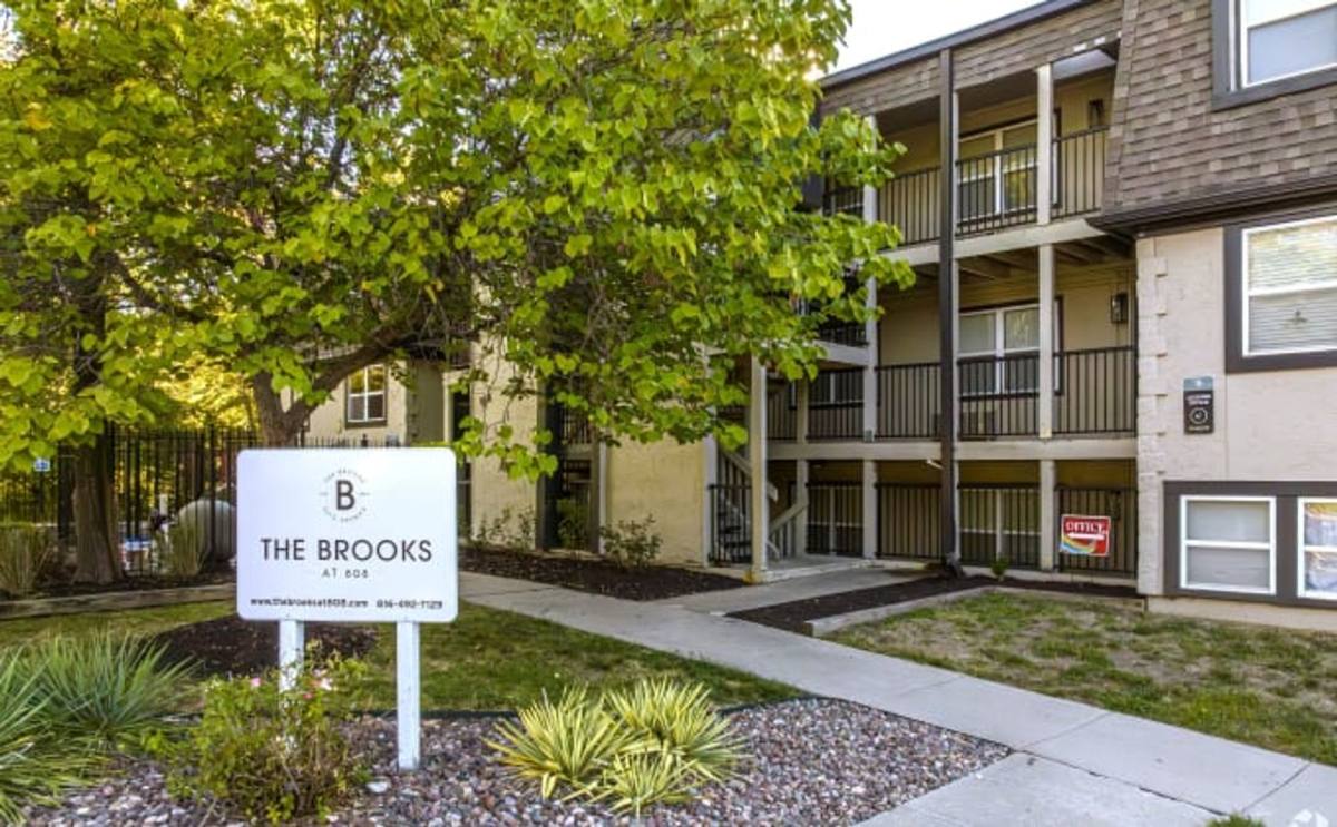 Apartment for rent at 808 E 100 Terrace, Kansas City, MO 64131