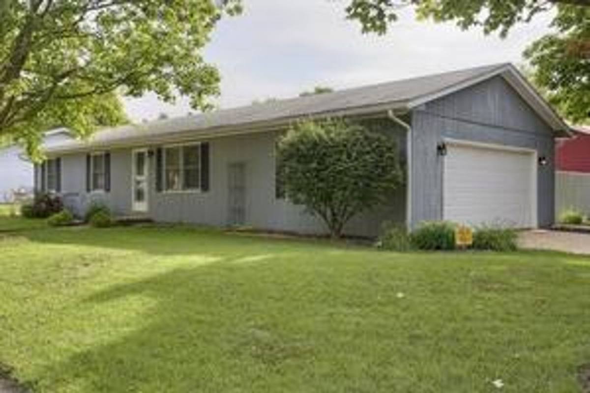 House for rent at 1712 Stratford Dr, Champaign, IL 61821