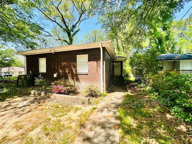House for rent at 2125 Larchwood Rd SW #A, Atlanta, GA 30310