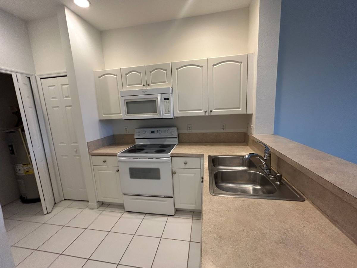 Condo for rent at 4255 Liron Ave, Fort Myers, FL 33916
